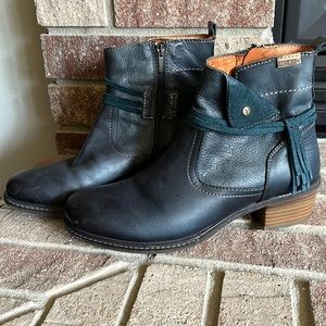 Pikolinos Navy Booties Size 40